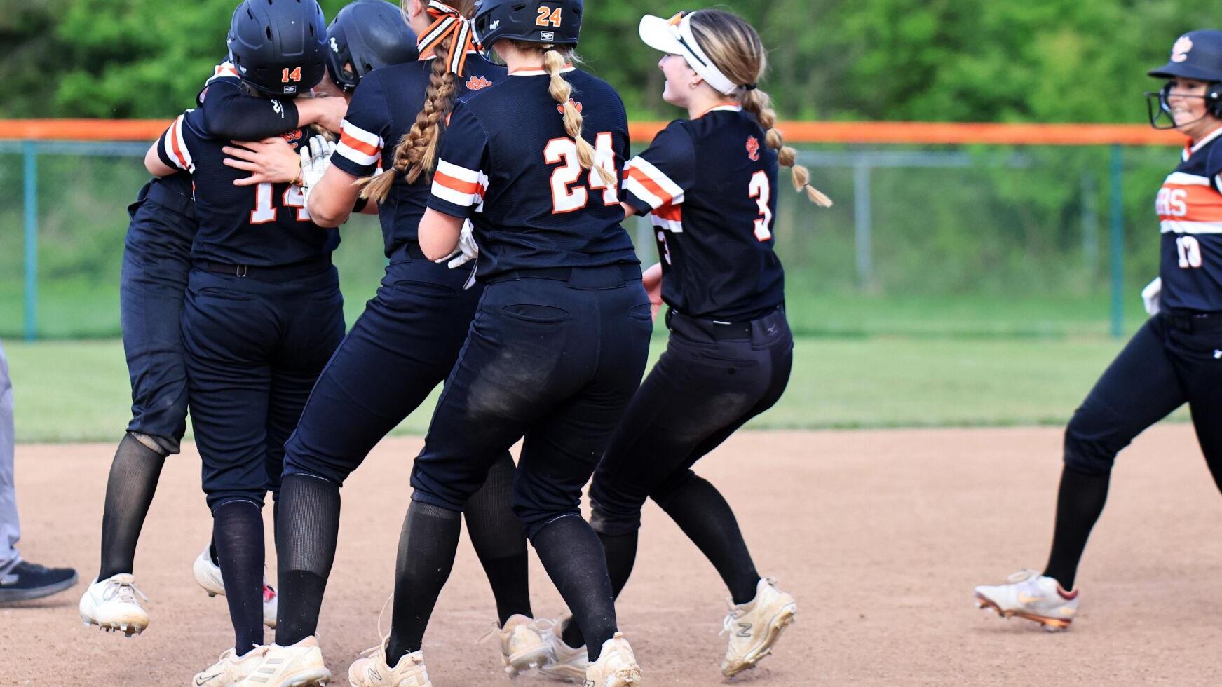 Edwardsville gets walk-off win over Belleville East in battle of SWC softball powers